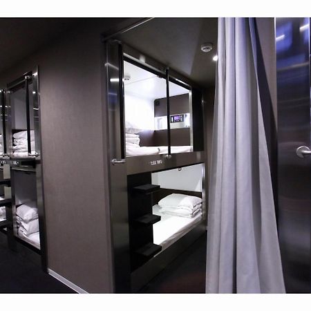 Capsule Hotel Valie Ebisucho Осака Екстер'єр фото