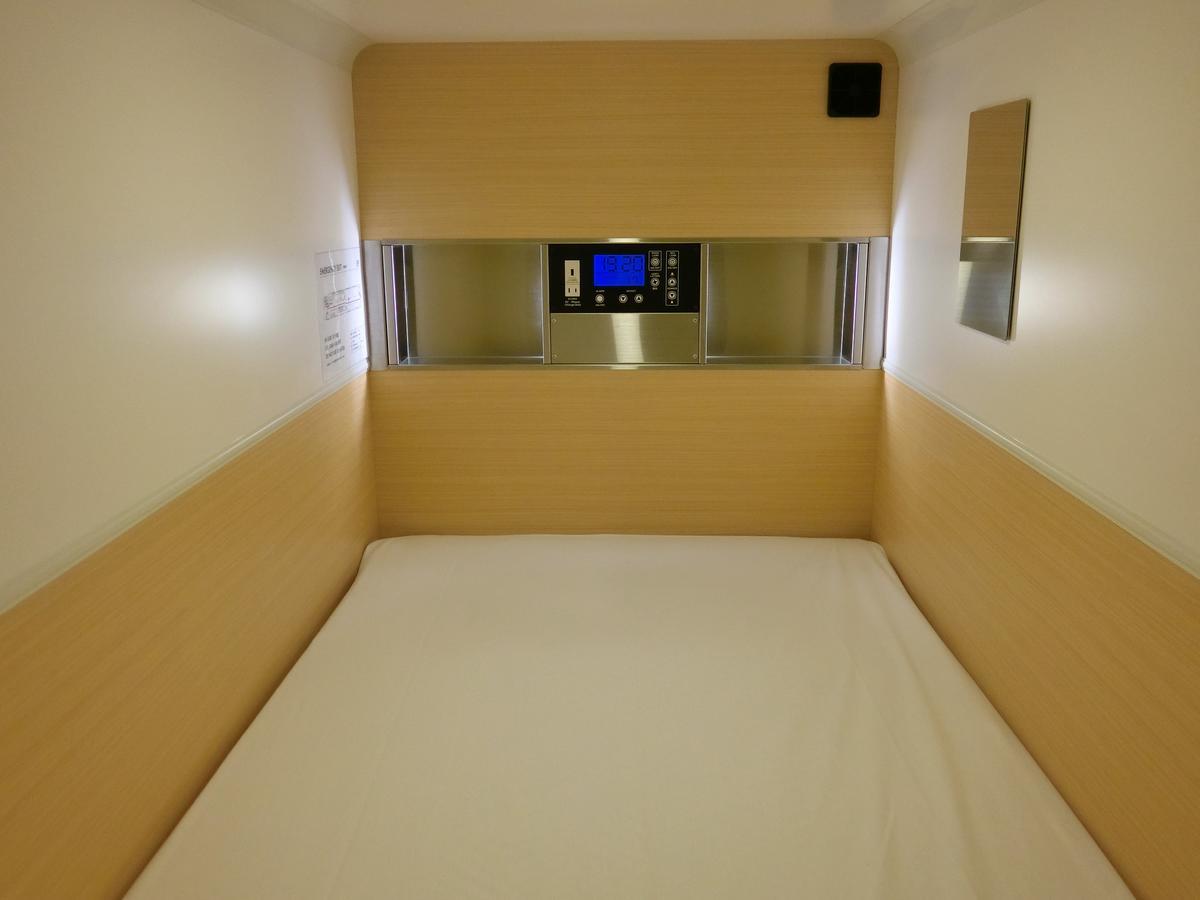 Capsule Hotel Valie Ebisucho Осака Екстер'єр фото