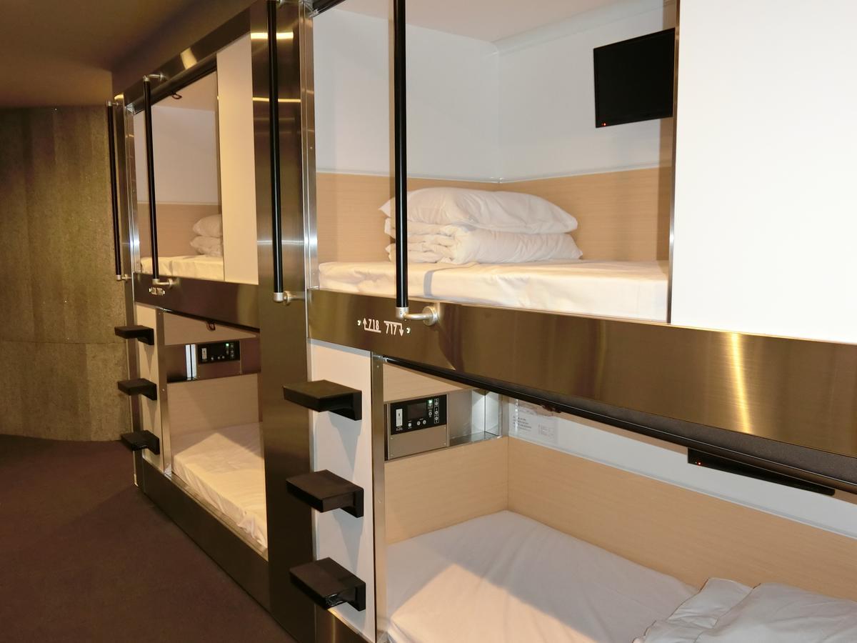 Capsule Hotel Valie Ebisucho Осака Екстер'єр фото