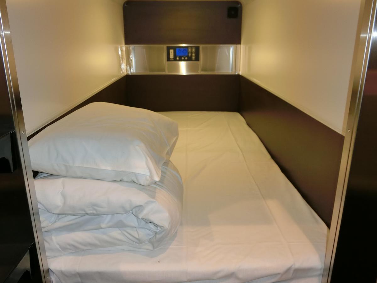 Capsule Hotel Valie Ebisucho Осака Екстер'єр фото