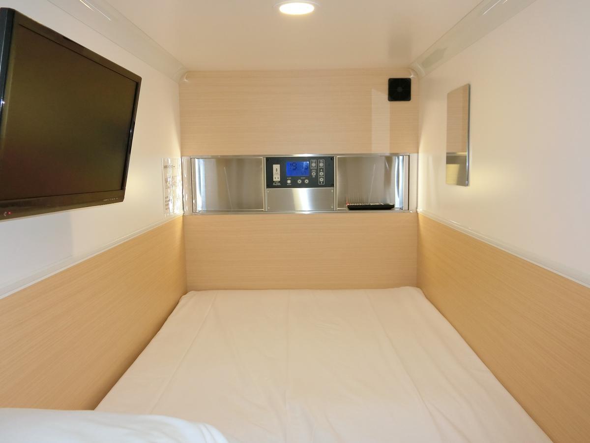 Capsule Hotel Valie Ebisucho Осака Екстер'єр фото