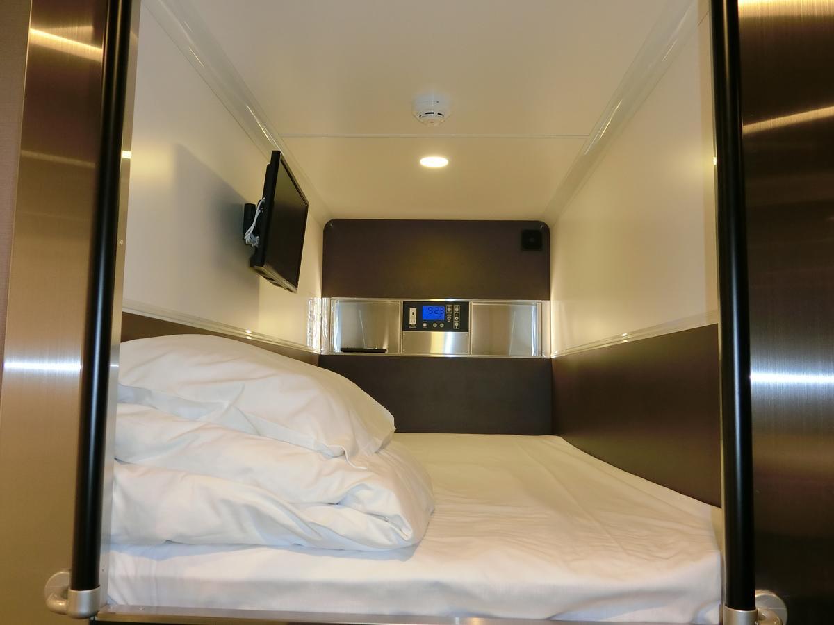 Capsule Hotel Valie Ebisucho Осака Екстер'єр фото